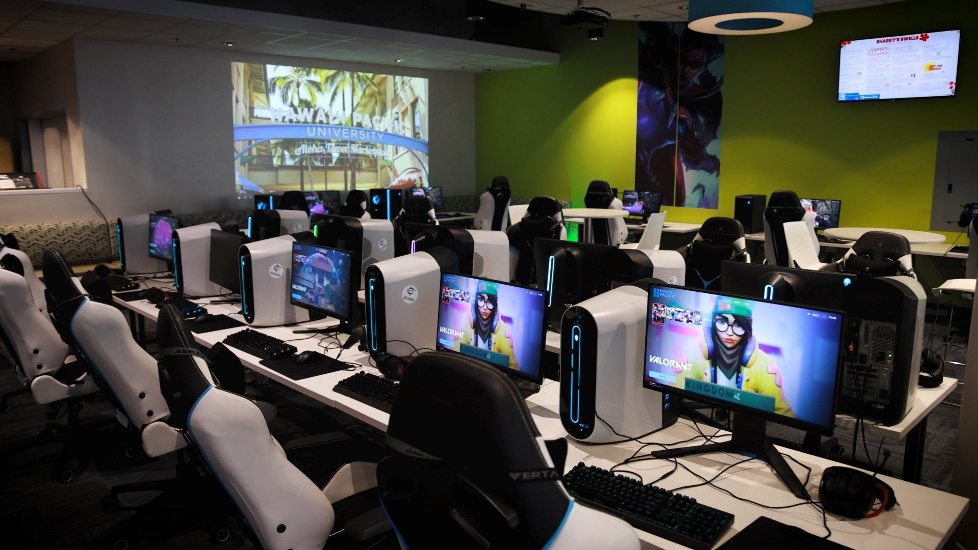 HPU Esports Arena computers