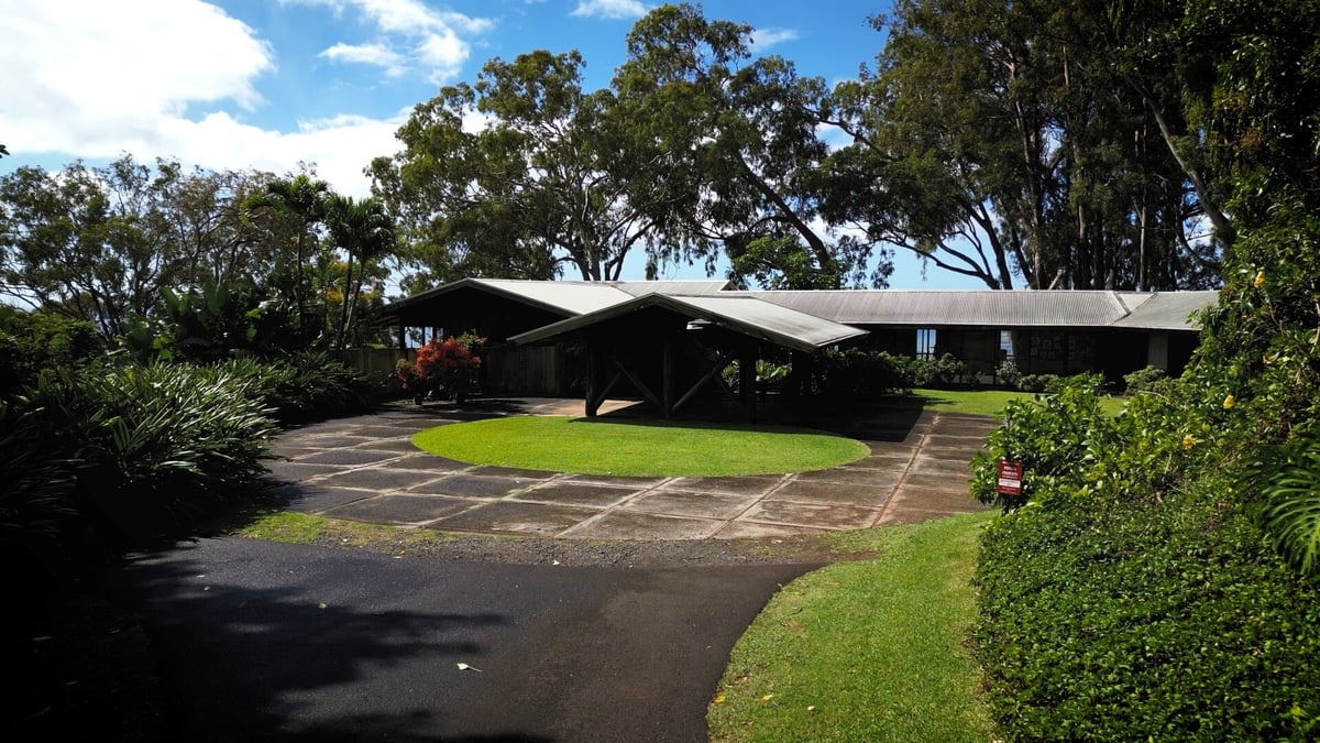 Liljestrand House driveway