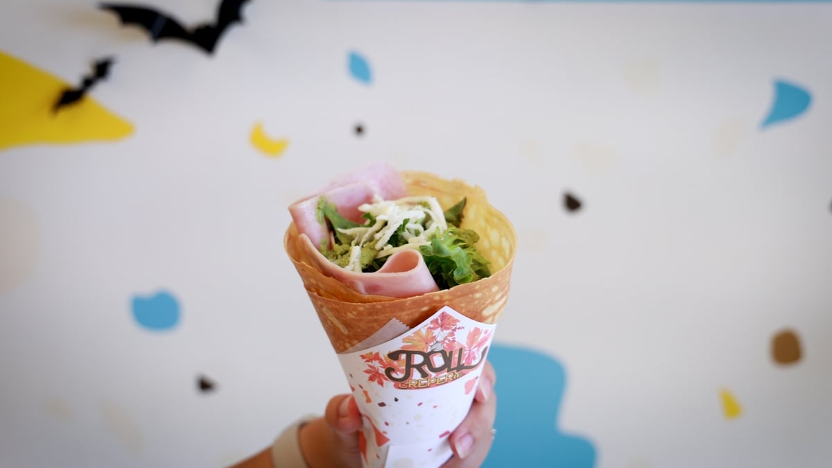 Roll Creperie Genovese crepe