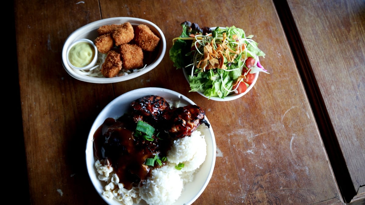 The Smoking Boar and the Coconut mix plate, fried mahi mahi and salad